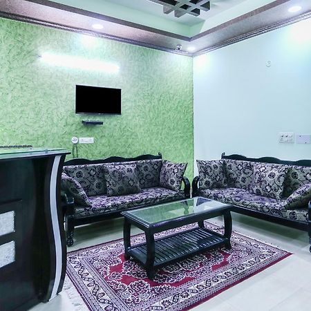 Hotel Treebo Trip Sswag 18 Expressway Noida Exterior foto