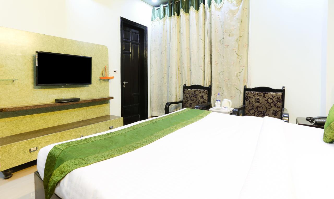 Hotel Treebo Trip Sswag 18 Expressway Noida Exterior foto