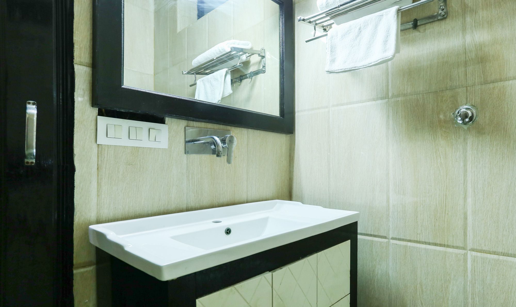 Hotel Treebo Trip Sswag 18 Expressway Noida Exterior foto