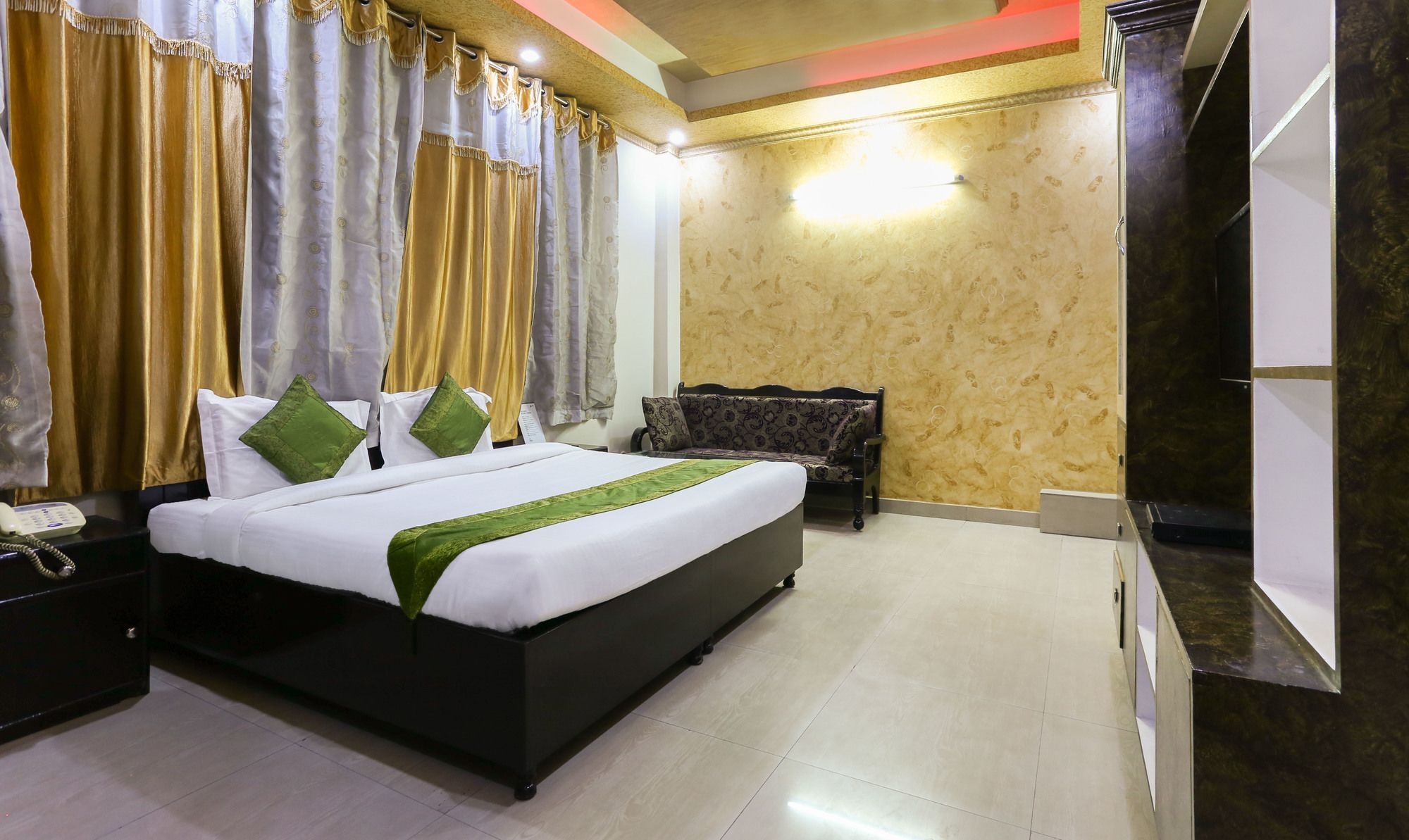 Hotel Treebo Trip Sswag 18 Expressway Noida Exterior foto