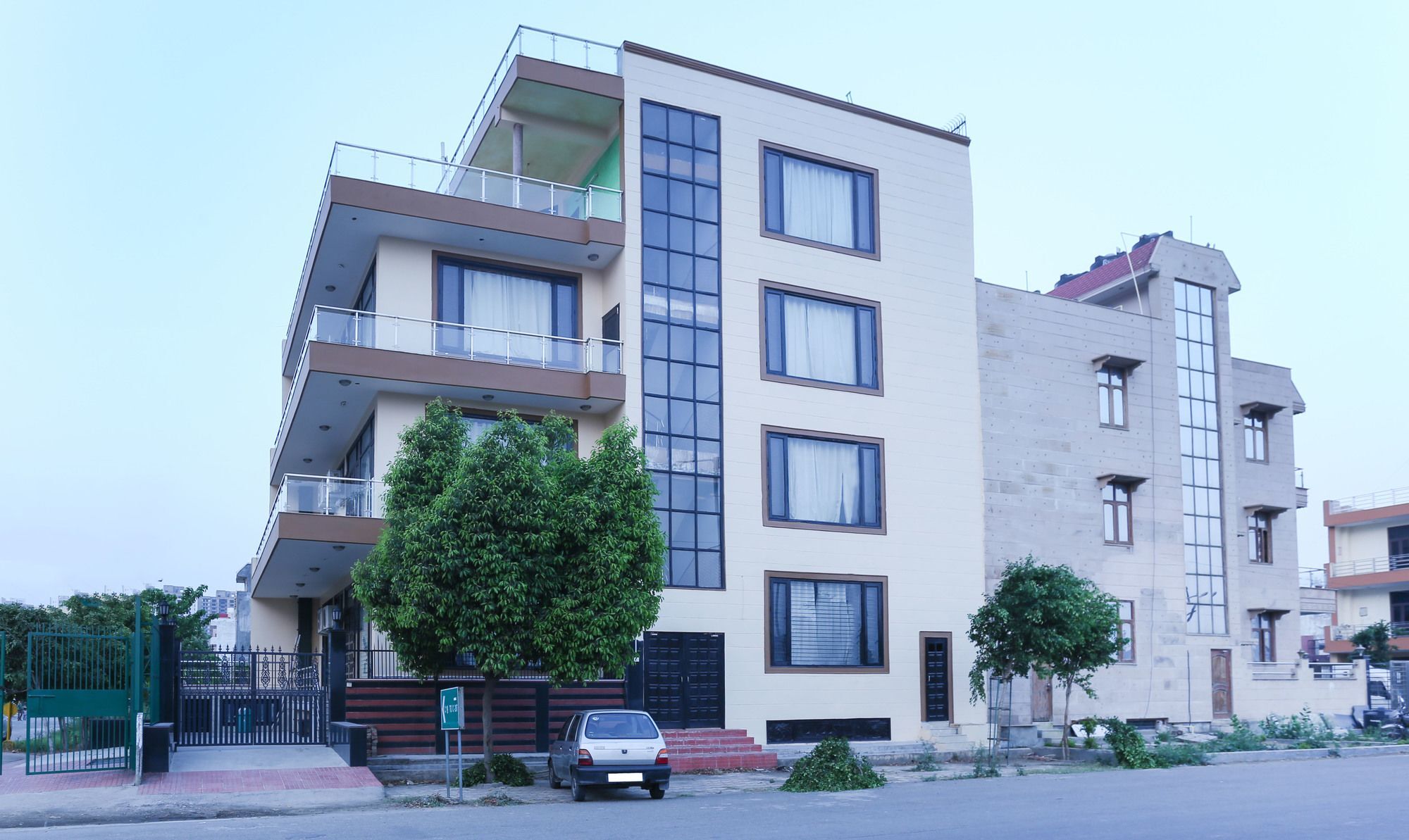 Hotel Treebo Trip Sswag 18 Expressway Noida Exterior foto